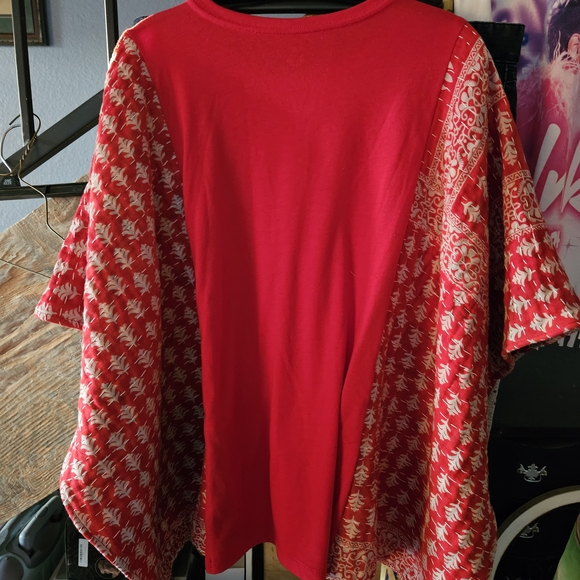 Red 'Believe' Graphic T-Shirt with Patterned Kantha Sleeves - Picture 2 of 3